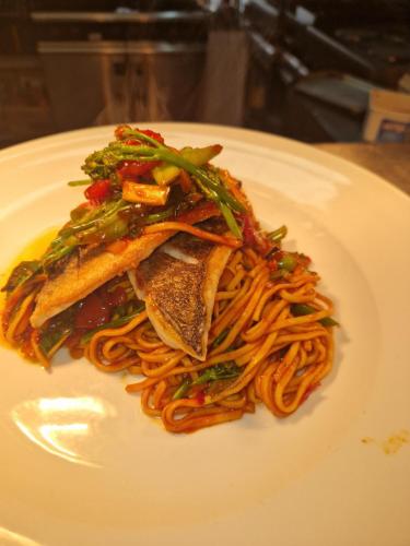 เดอะ เชิร์ช เฮาส์ อินน์ (The Church House Inn) in มาคเคิลไฟล์