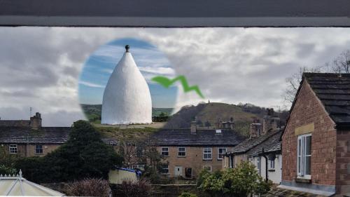 เดอะ เชิร์ช เฮาส์ อินน์ (The Church House Inn) in มาคเคิลไฟล์