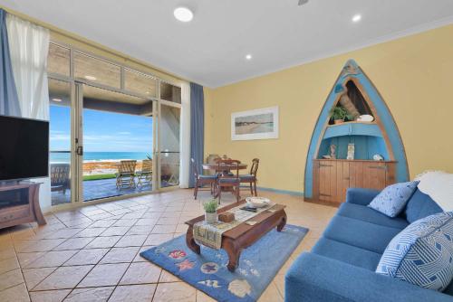 Absolute Beachfront l Couples Getaway - Bateau Bay
