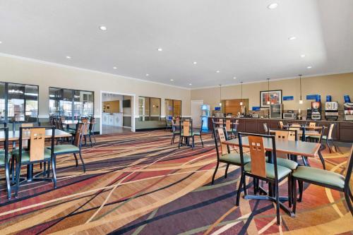 Best Western Hebbronville Inn - image 9