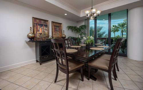 Lighthouse on the Bay 2311 condo in 카스웰