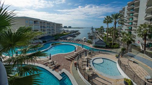 Lighthouse on the Bay 2311 condo in 카스웰