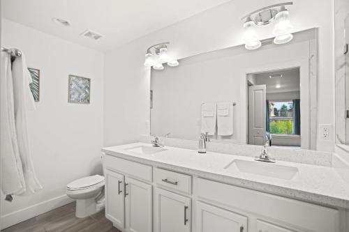 Contemporary 3-bed,2-bath Home, Downtown Wpb! in West Palm Beach, USA