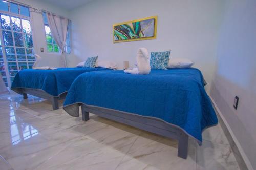 2 double beds
