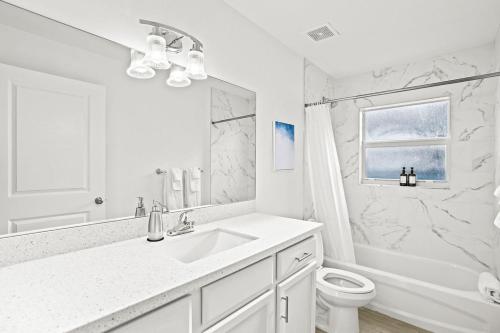 Modern Living 3-bed, 2-bath Home Downtown Wpb in West Palm Beach, USA