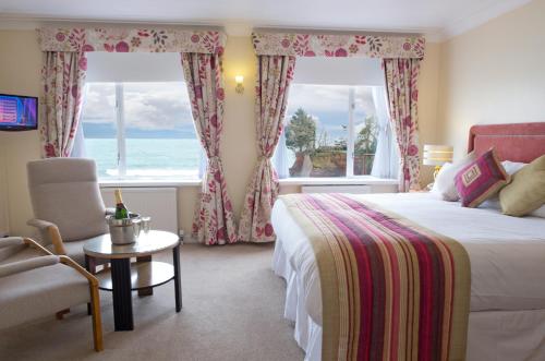Best Western Livermead Cliff Hotel Best Western Livermead Cliff Hotel is perfectly located for both business and leisure guests in Torquay. Both business travelers and tourists can enjoy the hotels facilities and services. Service-min
