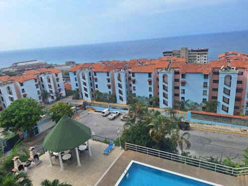 A beautiful apartment with ocean and pool views in 카라벨레다