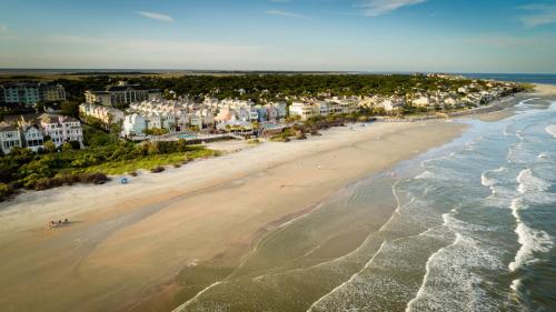 Sandpiper Court 8 by Wild Dunes, with Amenities in Isle of Palms, USA