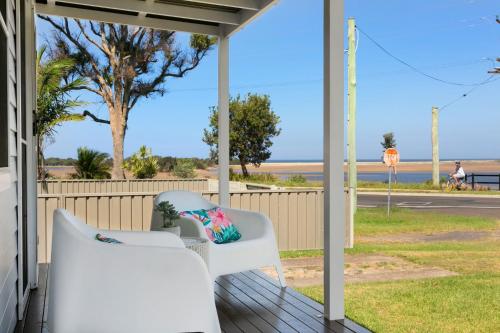 Riverbank Cottage & Studio in Shoalhaven Heads