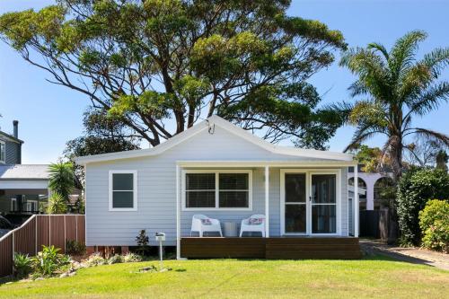 Riverbank Cottage & Studio in Shoalhaven Heads