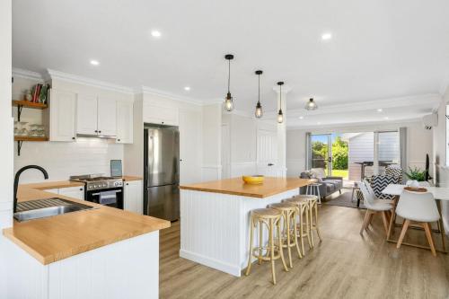 Riverbank Cottage & Studio in Shoalhaven Heads