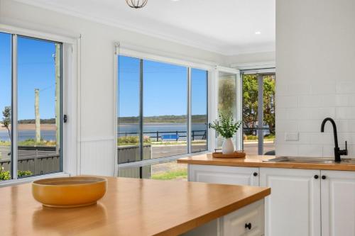 Riverbank Cottage & Studio in Shoalhaven Heads