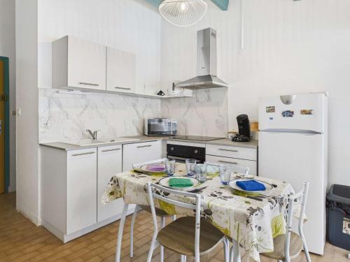 Studio Cabine Lumineux pour 4 au Grau d'Agde avec Vue Piscine et Parking