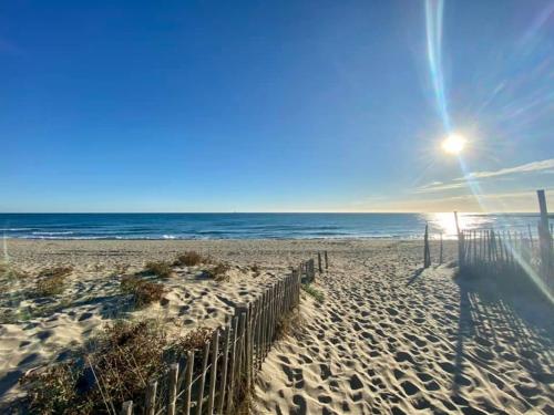 Studio 2 Pers Proche Plage avec Parking Privé - FR-1-833-23 (Studio 2 Pers Proche Plage avec Parking Prive - FR-1-833-23) in กาเน-ต็อง-รุสซียง