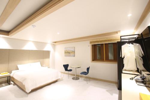 Suite, executive
