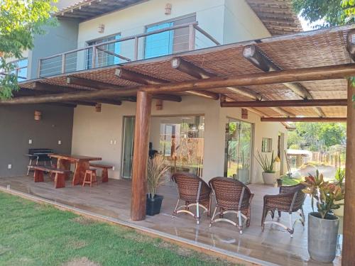 3 bedrooms, 5 beds