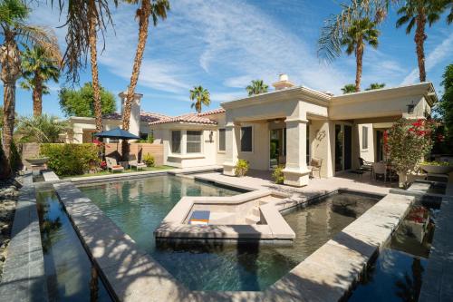 Lavish Desert Retreat W/ Pool & Hot Tub in La Quinta, USA