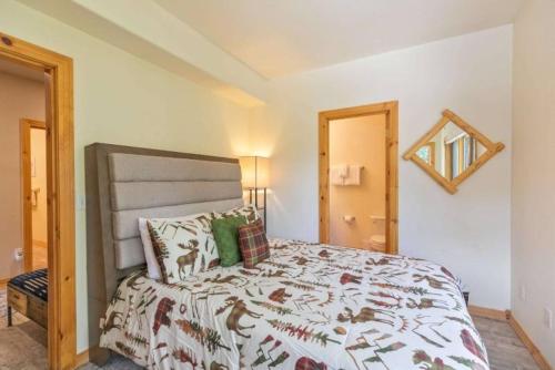 5 Bedroom Luxury Townhome Near Snowflake Lift In Breckenridge - Walk To Lift! in Breckenridge, USA