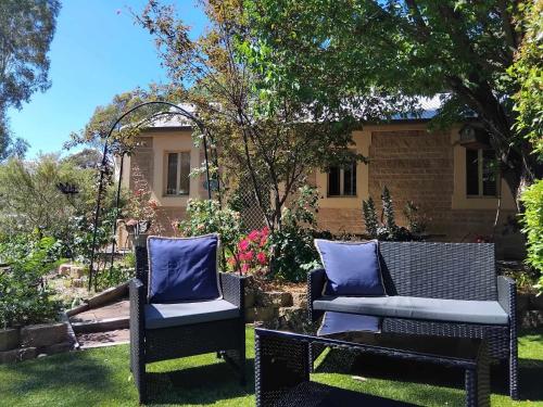Riesling Trail and Clare Valley Cottages - 정원