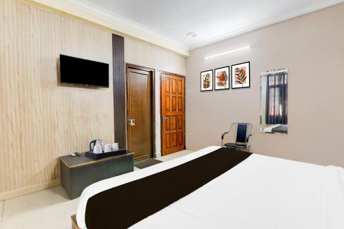 Budget Double Room image 6