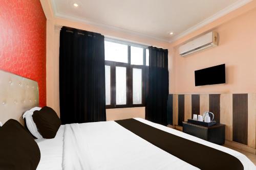 Deluxe Double Room image 6