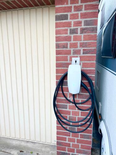 Elegante Wohnung in Erftstadt mit Balkon, Zentral, Bahnhof, Phantasialand nah