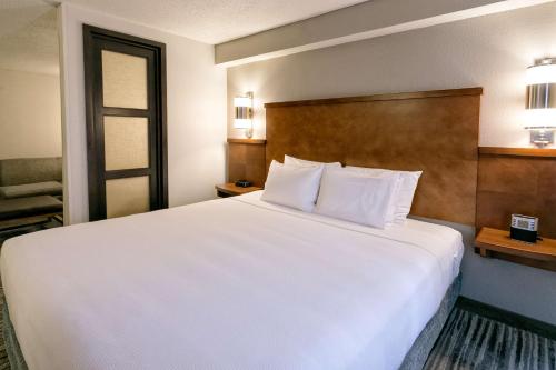 King Room with Sofa Bed - High Floor