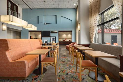 Hampton Inn & Suites San Marcos - 식음료(F&B)