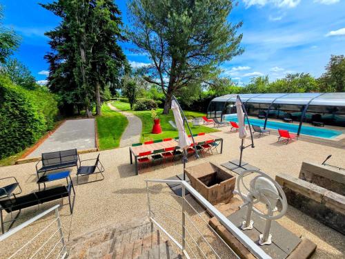 La Villa 1848 by Vindihouses - piscine chauffée - sauna - billard - babyfoot (La Villa 1848 by Vindihouses - piscine chauffee - sauna - billard - babyfoot) in Épinac