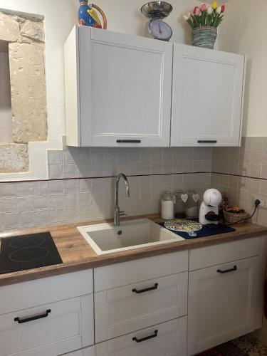 Ragusa exclusive flat with terrace & BBQ - Tap to explore photos