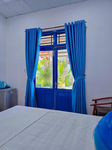 Superior King Room image 3