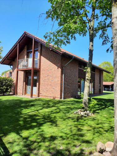 Viesnīcas āriene, modernes Ferienhaus in Ostfriesland bis 10 Personen mit 4 Schlafzimmer und Garten in Uplengen