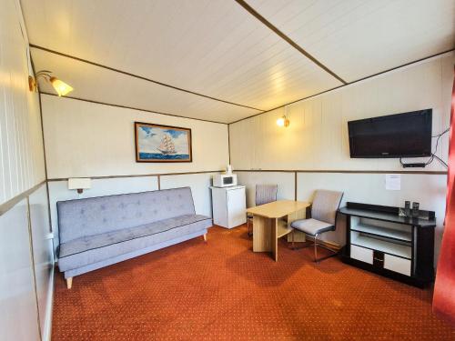 One-Bedroom Chalet image 5