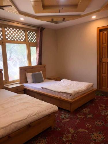 2 twin beds