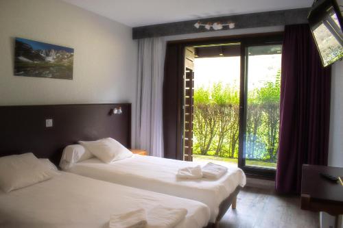 4 twin beds