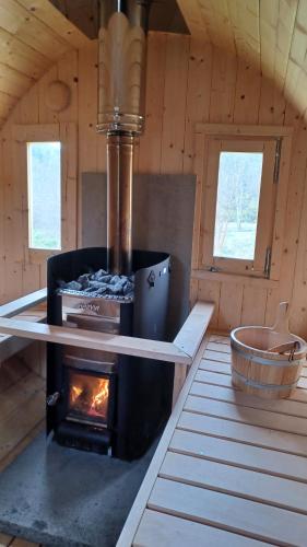 Szauna, Little Getaway in the Highlands, private sauna and stargazing geodome in Gorstan