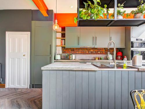 Pass the Keys Stunning Home sleeps 6, Manchester (photo 3)