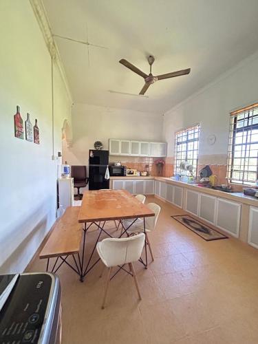 Rumah Sawah Homestay Pasir Puteh in Pasir Putih