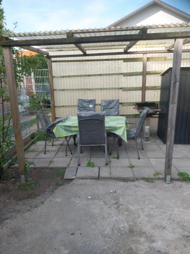 Balcony/terrace, 2 Zimmer Monteur- und Ferienwohnung mit kleinen Wintergarten in Riedstadt