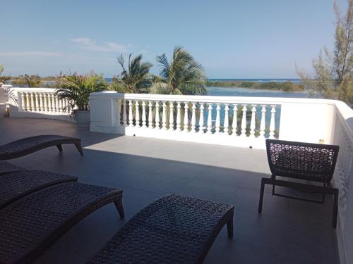Erkély/terasz, Lagoon Lodge in Addu-korallzátony
