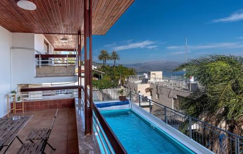 חופש יהונתן-דירה עם נוף לכנרת Hofesh Yehonatan Kinneret View 6BR Apt in Upper Tiberias