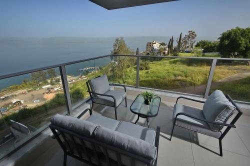 חופש יהונתן-דירה עם נוף מטורף לכנרת Hofesh Yehonatan Sea of Galilee View – khách sạn tại Trung tâm thành phố Tiberias