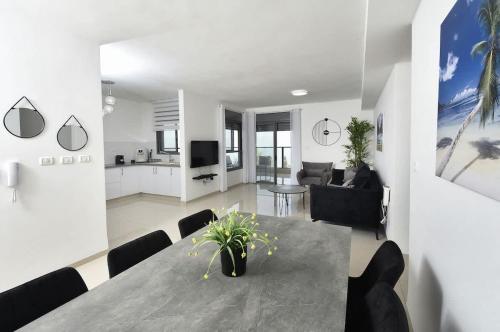 Hofesh Yehonatan Ariston- Viwe Lakefront Apt in Tiberias