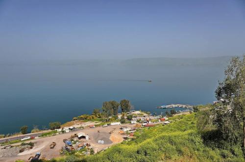 Hofesh Yehonatan Ariston- Viwe Lakefront Apt in Tiberias