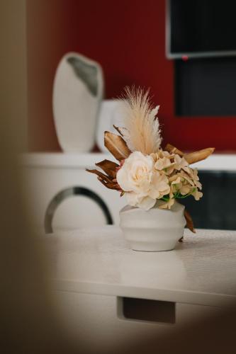 Cityside retreat by QEII & QSAC