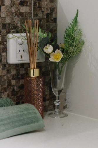 Cityside retreat by QEII & QSAC