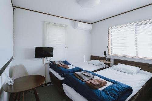 Twin Room with Shower