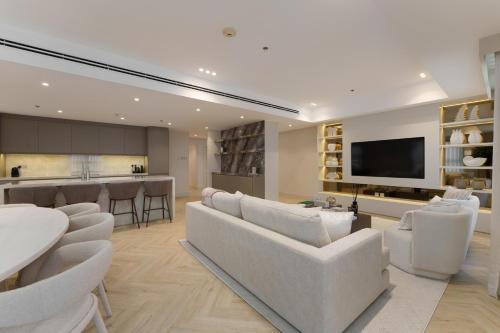 Daniels 4BR At Princess Tower with Marina and Sea view, Dubai