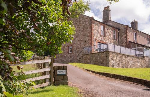 . Orchard House, Castle Carrock, luxurious, characterful cottage with hot tub and countryside views