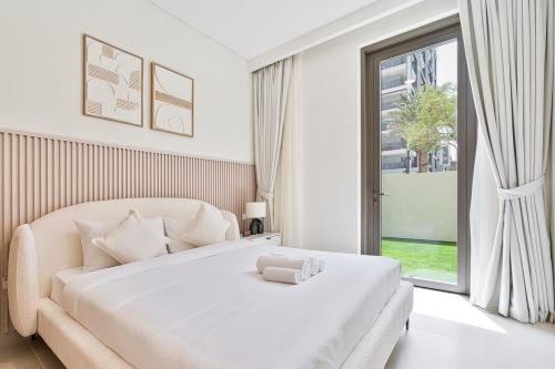 Vibrant 1BR With Airy Patio, Beach, Pool and Gym Access, Дубай (фото 2)